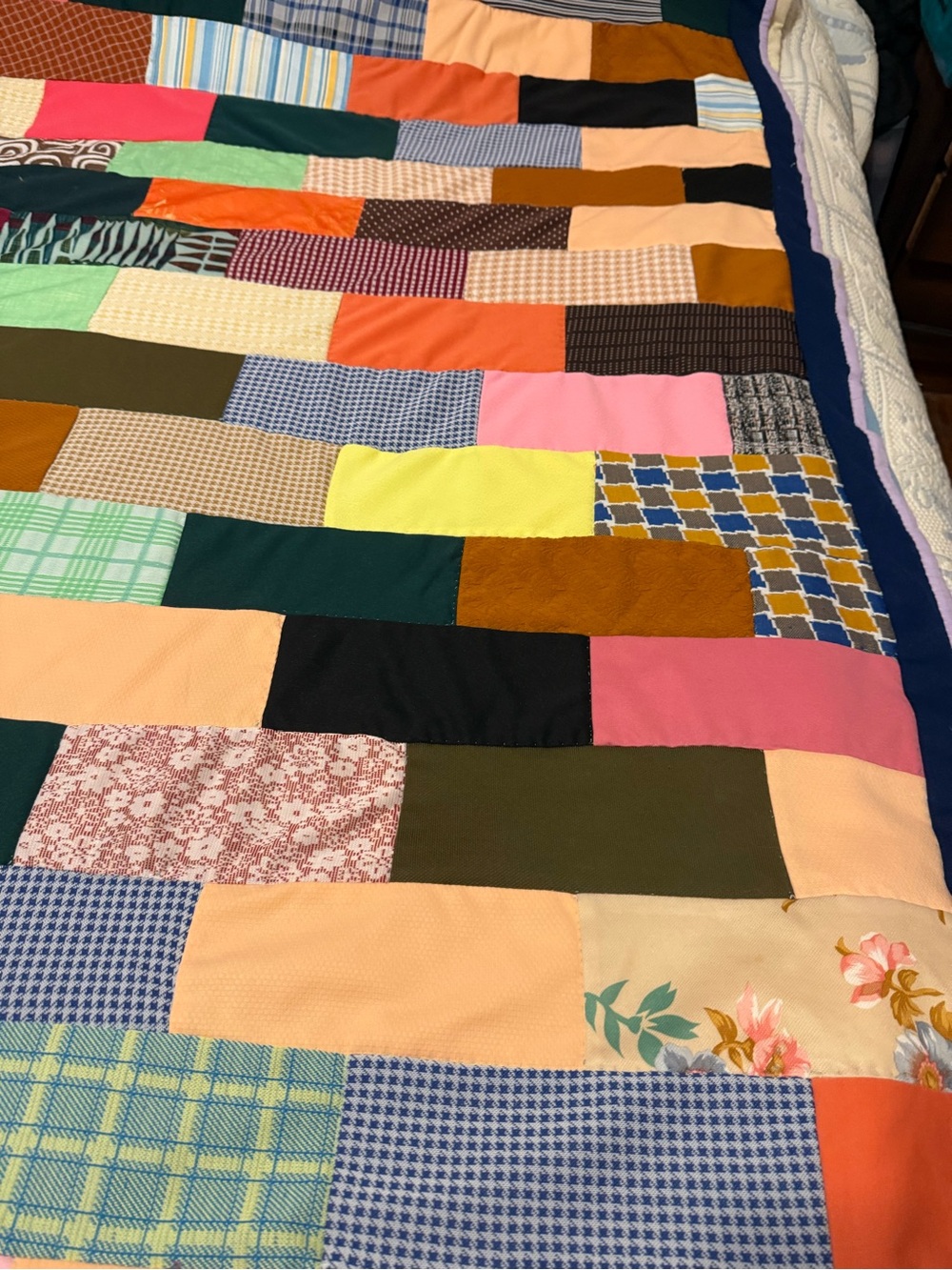 Handmade scrap patchwork quilt - Picture 3 of 11